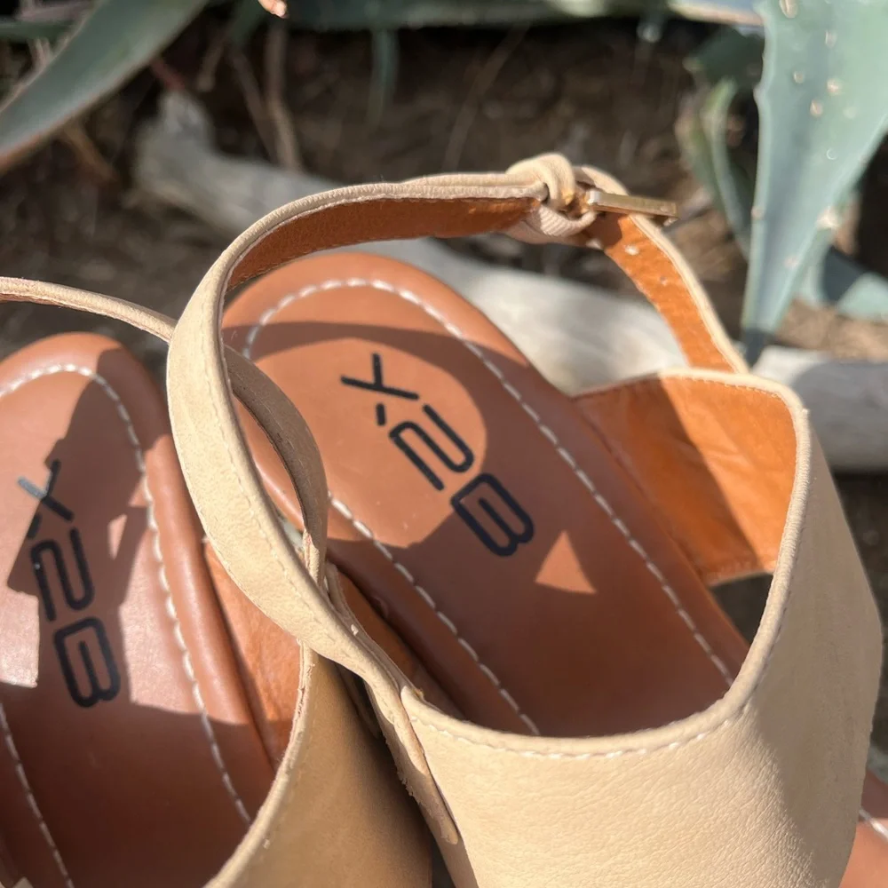 X2B | Chic Tan Cork Wedge Sandals 9